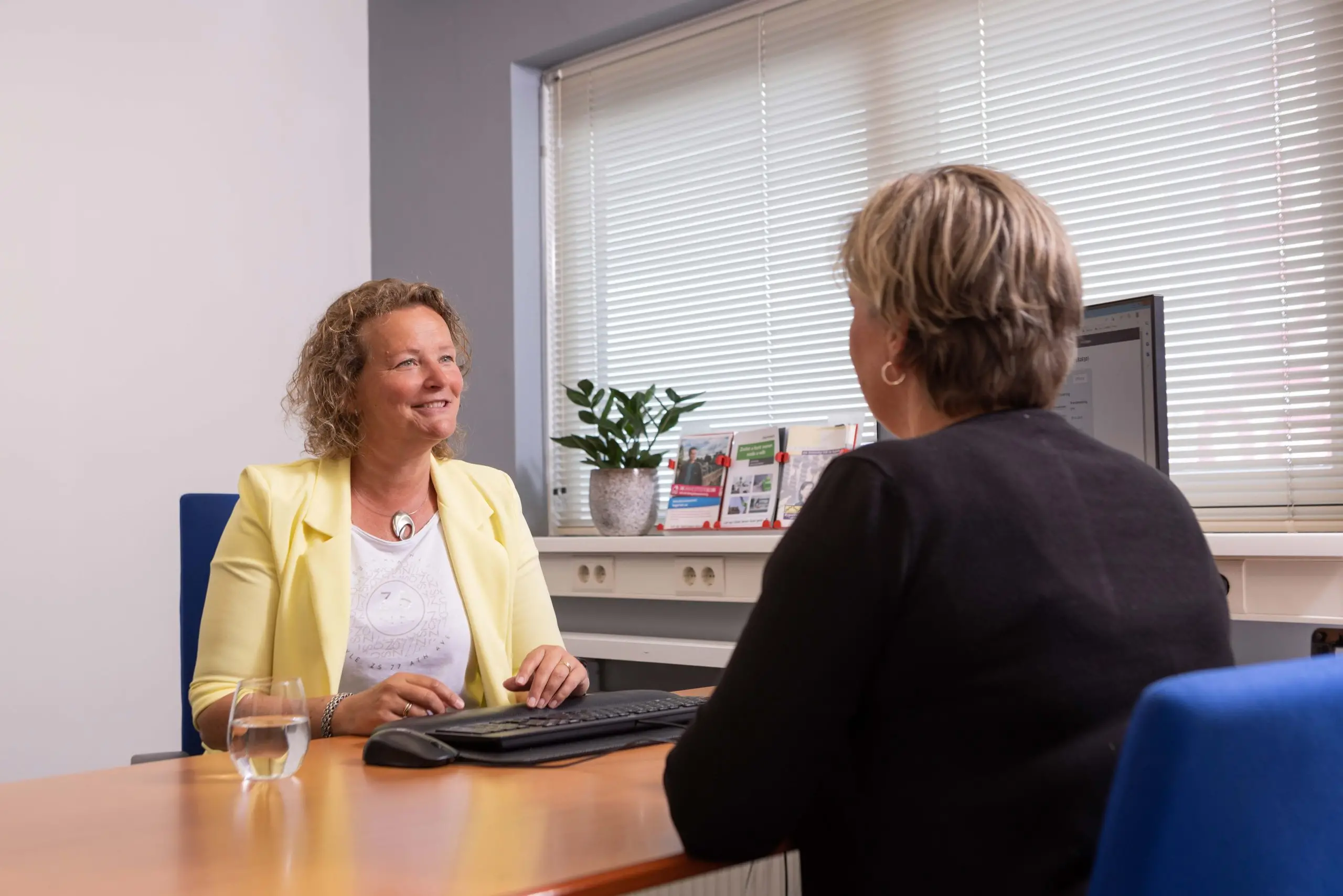 Commercieel binnendienst medewerker Afbeelding